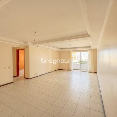 Apartamento com 113m², 3 quartos (sendo 1 suíte), 2 garagens, no bairro Centro em Florianópolis