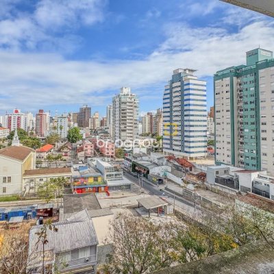 Apartamento com 113m², 3 quartos (sendo 1 suíte), 2 garagens, no bairro Centro em Florianópolis