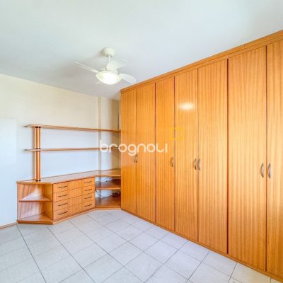 Apartamento com 113m², 3 quartos (sendo 1 suíte), 2 garagens, no bairro Centro em Florianópolis