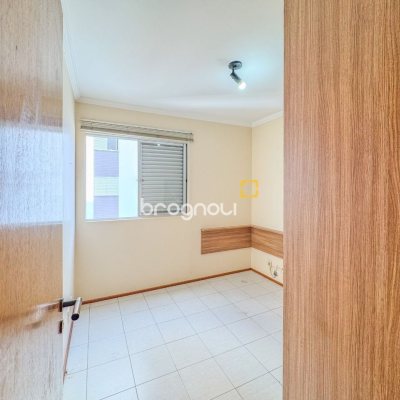 Apartamento com 113m², 3 quartos (sendo 1 suíte), 2 garagens, no bairro Centro em Florianópolis