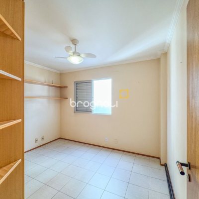 Apartamento com 113m², 3 quartos (sendo 1 suíte), 2 garagens, no bairro Centro em Florianópolis