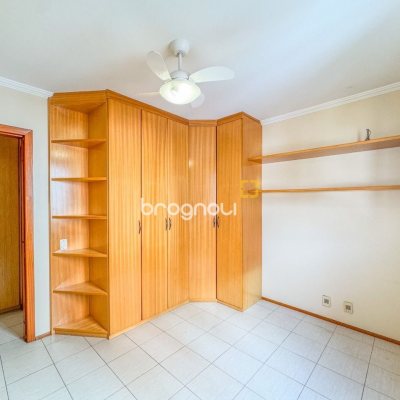 Apartamento com 113m², 3 quartos (sendo 1 suíte), 2 garagens, no bairro Centro em Florianópolis
