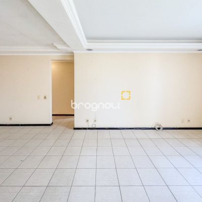 Apartamento com 113m², 3 quartos (sendo 1 suíte), 2 garagens, no bairro Centro em Florianópolis