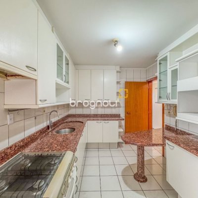 Apartamento com 113m², 3 quartos (sendo 1 suíte), 2 garagens, no bairro Centro em Florianópolis