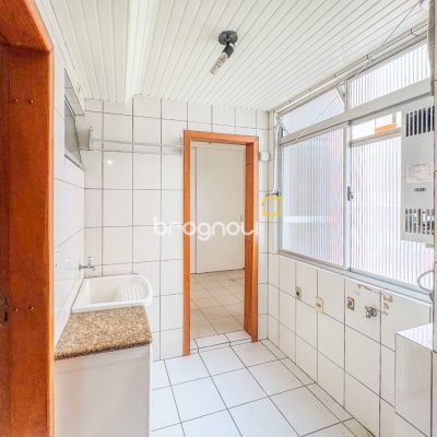 Apartamento com 113m², 3 quartos (sendo 1 suíte), 2 garagens, no bairro Centro em Florianópolis