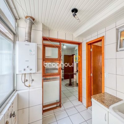 Apartamento com 113m², 3 quartos (sendo 1 suíte), 2 garagens, no bairro Centro em Florianópolis