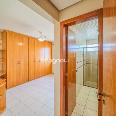 Apartamento com 113m², 3 quartos (sendo 1 suíte), 2 garagens, no bairro Centro em Florianópolis