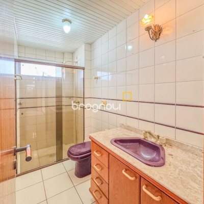 Apartamento com 113m², 3 quartos (sendo 1 suíte), 2 garagens, no bairro Centro em Florianópolis