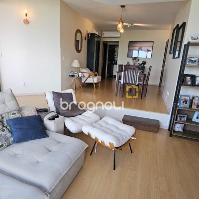 Apartamento com 130m², 3 quartos (sendo 1 suíte), 2 garagens, no bairro Coqueiros em Florianópolis