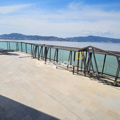 Apartamento com 130m², 3 quartos (sendo 1 suíte), 2 garagens, no bairro Coqueiros em Florianópolis