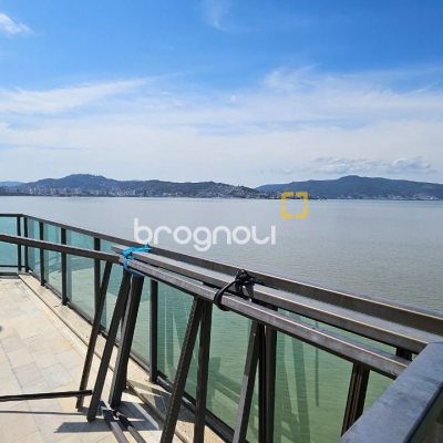Apartamento com 130m², 3 quartos (sendo 1 suíte), 2 garagens, no bairro Coqueiros em Florianópolis