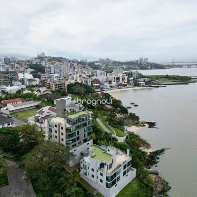 Apartamento com 130m², 3 quartos (sendo 1 suíte), 2 garagens, no bairro Coqueiros em Florianópolis
