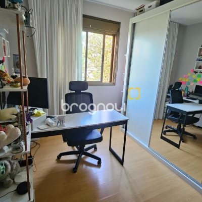 Apartamento com 130m², 3 quartos (sendo 1 suíte), 2 garagens, no bairro Coqueiros em Florianópolis