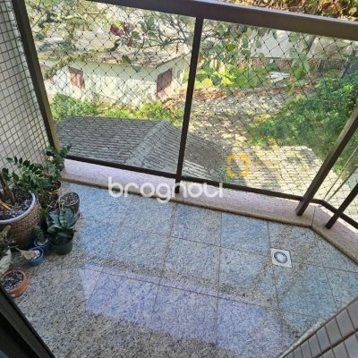 Apartamento com 130m², 3 quartos (sendo 1 suíte), 2 garagens, no bairro Coqueiros em Florianópolis