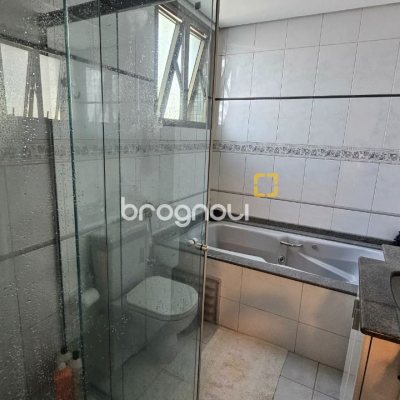 Apartamento com 130m², 3 quartos (sendo 1 suíte), 2 garagens, no bairro Coqueiros em Florianópolis