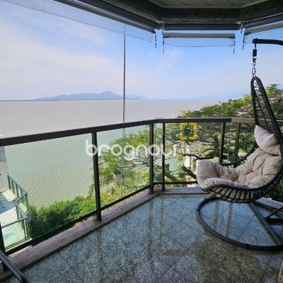 Apartamento com 130m², 3 quartos (sendo 1 suíte), 2 garagens, no bairro Coqueiros em Florianópolis