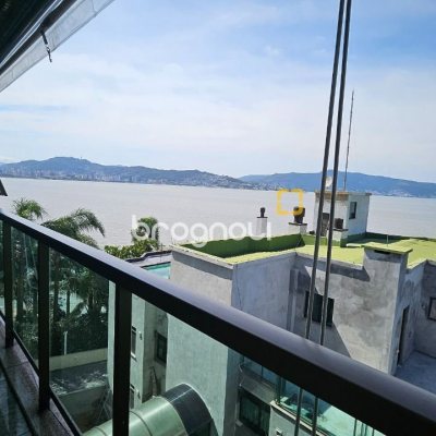 Apartamento com 130m², 3 quartos (sendo 1 suíte), 2 garagens, no bairro Coqueiros em Florianópolis