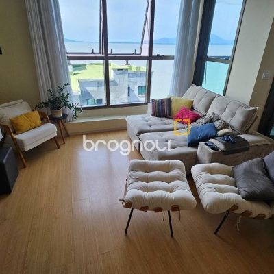 Apartamento com 130m², 3 quartos (sendo 1 suíte), 2 garagens, no bairro Coqueiros em Florianópolis