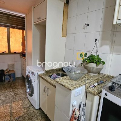 Apartamento com 130m², 3 quartos (sendo 1 suíte), 2 garagens, no bairro Coqueiros em Florianópolis