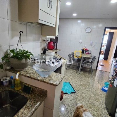 Apartamento com 130m², 3 quartos (sendo 1 suíte), 2 garagens, no bairro Coqueiros em Florianópolis