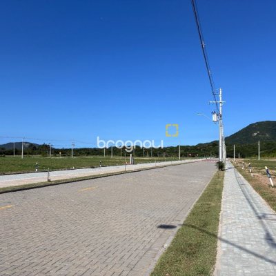 Terreno com 375m², no bairro São João do Rio Vermelho em Florianópolis
