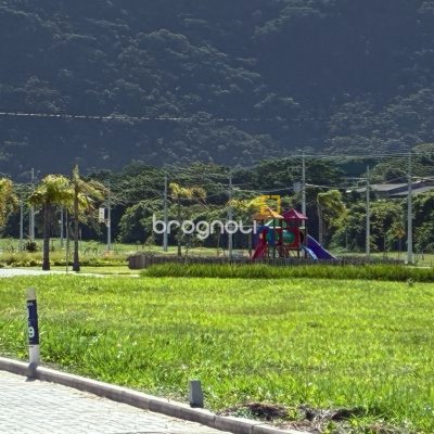 Terreno com 375m², no bairro São João do Rio Vermelho em Florianópolis