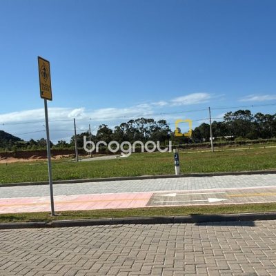 Terreno com 375m², no bairro São João do Rio Vermelho em Florianópolis