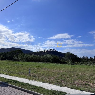 Terreno com 600m², no bairro São João do Rio Vermelho em Florianópolis