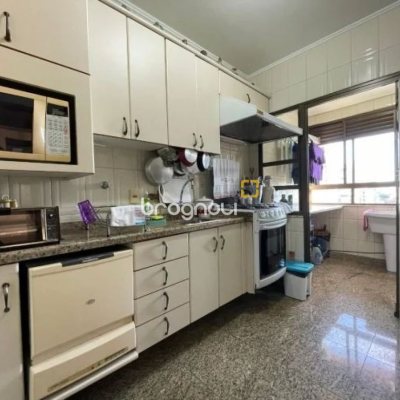 Apartamento com 109m², 3 quartos (sendo 1 suíte), 1 garagem, no bairro Centro em Florianópolis