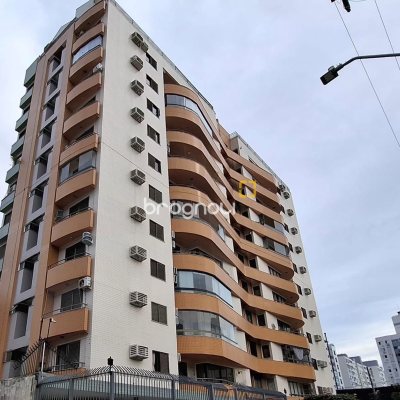 Apartamento com 109m², 3 quartos (sendo 1 suíte), 1 garagem, no bairro Centro em Florianópolis