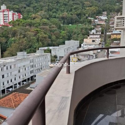 Apartamento com 109m², 3 quartos (sendo 1 suíte), 1 garagem, no bairro Centro em Florianópolis
