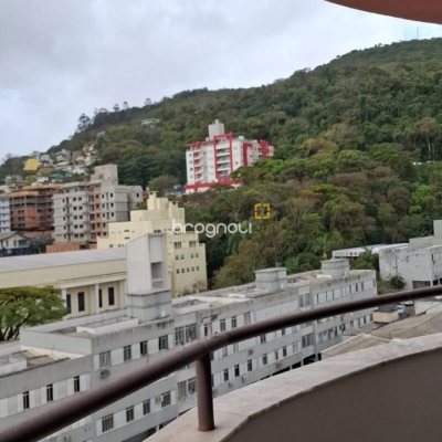 Apartamento com 109m², 3 quartos (sendo 1 suíte), 1 garagem, no bairro Centro em Florianópolis