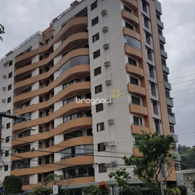 Apartamento com 109m², 3 quartos (sendo 1 suíte), 1 garagem, no bairro Centro em Florianópolis