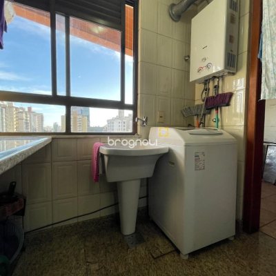 Apartamento com 109m², 3 quartos (sendo 1 suíte), 1 garagem, no bairro Centro em Florianópolis