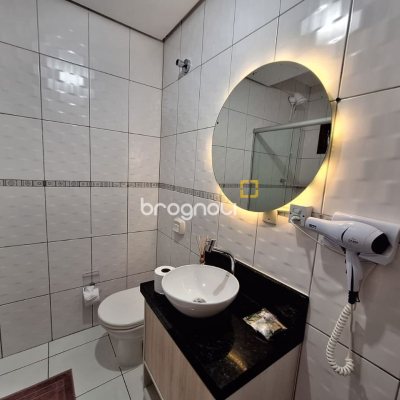 Pousada / Hotel com 560m², 10 quartos (sendo 2 suítes), 8 garagens, no bairro Canasvieiras em Florianópolis