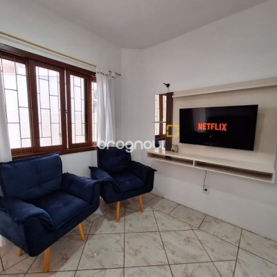Pousada / Hotel com 560m², 10 quartos (sendo 2 suítes), 8 garagens, no bairro Canasvieiras em Florianópolis