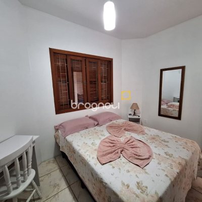 Pousada / Hotel com 560m², 10 quartos (sendo 2 suítes), 8 garagens, no bairro Canasvieiras em Florianópolis