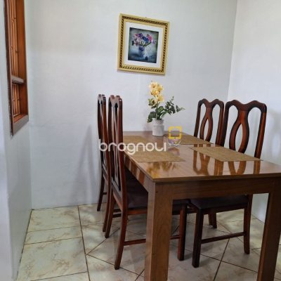 Pousada / Hotel com 560m², 10 quartos (sendo 2 suítes), 8 garagens, no bairro Canasvieiras em Florianópolis
