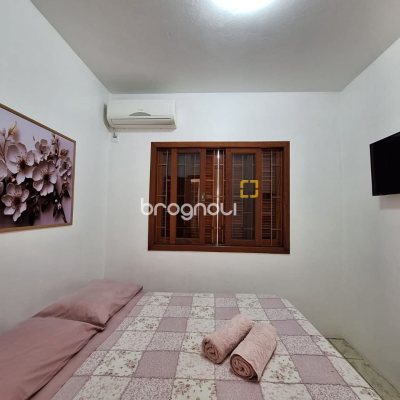 Pousada / Hotel com 560m², 10 quartos (sendo 2 suítes), 8 garagens, no bairro Canasvieiras em Florianópolis