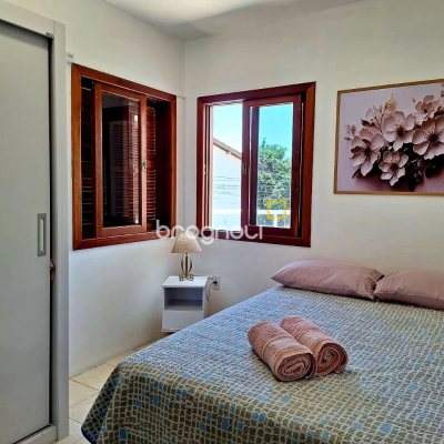 Pousada / Hotel com 560m², 10 quartos (sendo 2 suítes), 8 garagens, no bairro Canasvieiras em Florianópolis