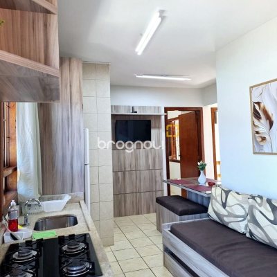 Pousada / Hotel com 560m², 10 quartos (sendo 2 suítes), 8 garagens, no bairro Canasvieiras em Florianópolis