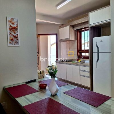Pousada / Hotel com 560m², 10 quartos (sendo 2 suítes), 8 garagens, no bairro Canasvieiras em Florianópolis