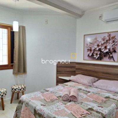 Pousada / Hotel com 560m², 10 quartos (sendo 2 suítes), 8 garagens, no bairro Canasvieiras em Florianópolis