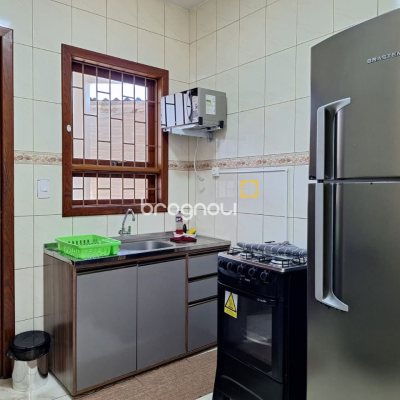 Pousada / Hotel com 560m², 10 quartos (sendo 2 suítes), 8 garagens, no bairro Canasvieiras em Florianópolis