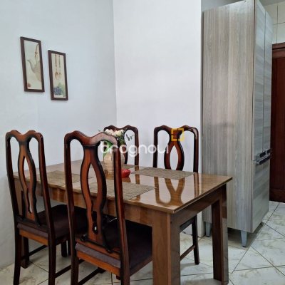 Pousada / Hotel com 560m², 10 quartos (sendo 2 suítes), 8 garagens, no bairro Canasvieiras em Florianópolis