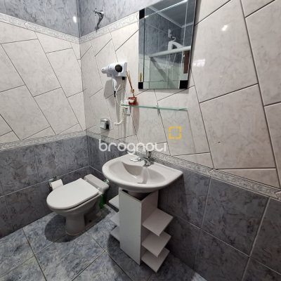 Pousada / Hotel com 560m², 10 quartos (sendo 2 suítes), 8 garagens, no bairro Canasvieiras em Florianópolis