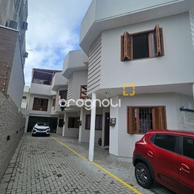 Pousada / Hotel com 560m², 10 quartos (sendo 2 suítes), 8 garagens, no bairro Canasvieiras em Florianópolis