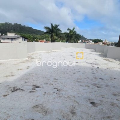 Pousada / Hotel com 560m², 10 quartos (sendo 2 suítes), 8 garagens, no bairro Canasvieiras em Florianópolis