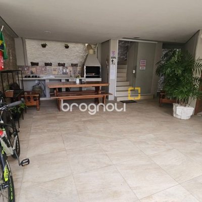 Pousada / Hotel com 560m², 10 quartos (sendo 2 suítes), 8 garagens, no bairro Canasvieiras em Florianópolis