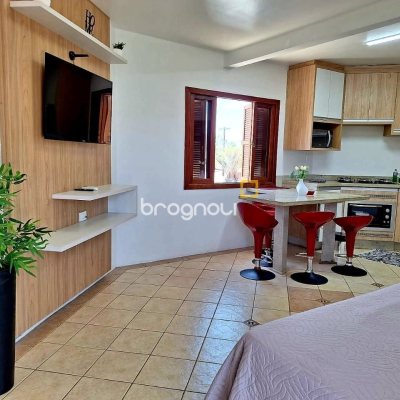 Pousada / Hotel com 560m², 10 quartos (sendo 2 suítes), 8 garagens, no bairro Canasvieiras em Florianópolis